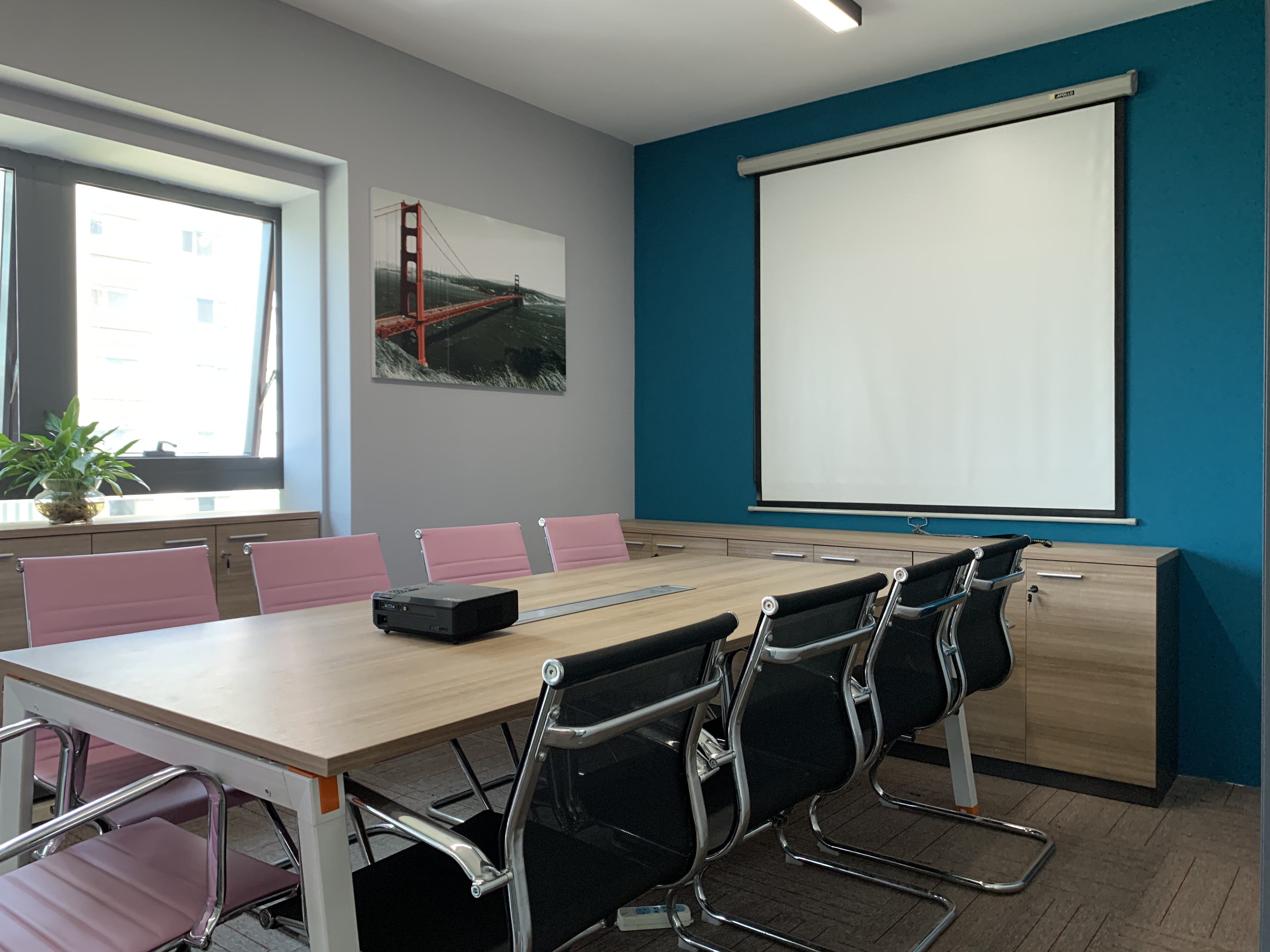 亦莊力寶廣場某公司-歐時辦公家具定制案例